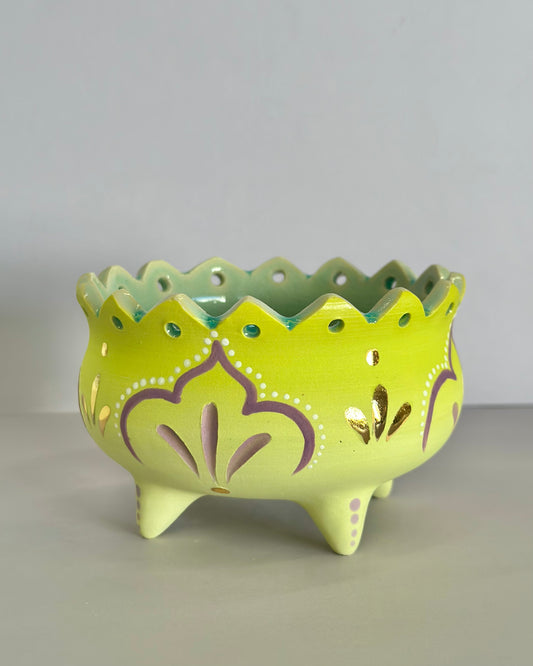 Small lime green pot